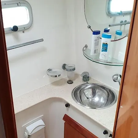 One Catamaran * Ponta Delgada