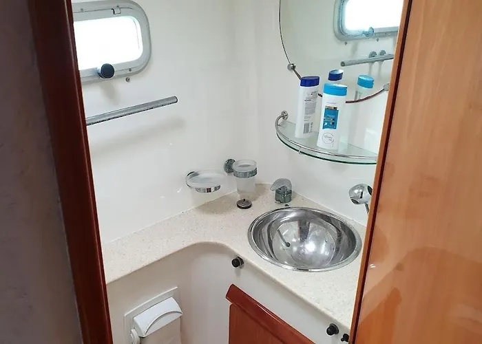 One Catamaran * Ponta Delgada