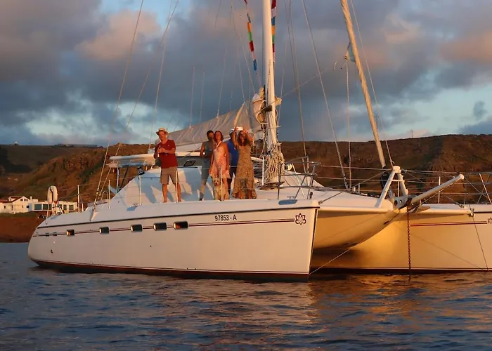 One Catamaran Botel Ponta Delgada