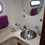 One Catamaran Tekne