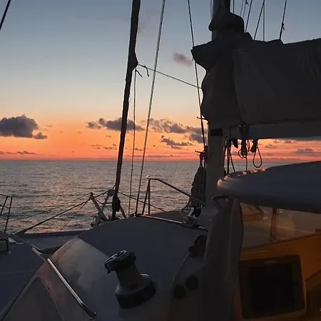 One Catamaran ポンタ・デルガダ