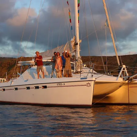 One Catamaran Botel Ponta Delgada (Sao Miguel)