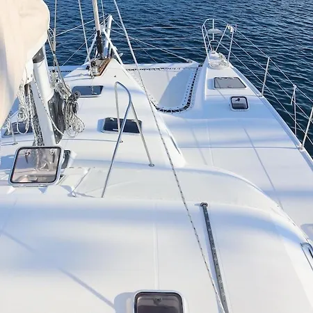 船上ホテル One Catamaran *