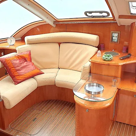 One Catamaran Понта-Делгада