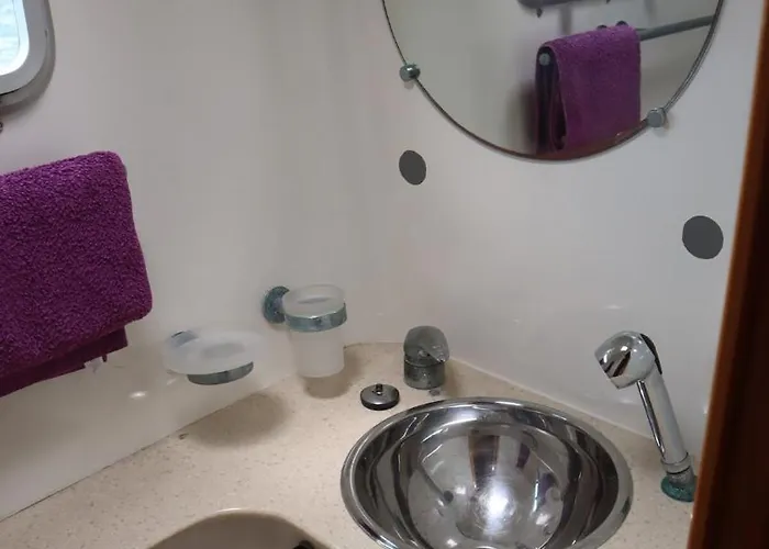 One Catamaran Bådhotel